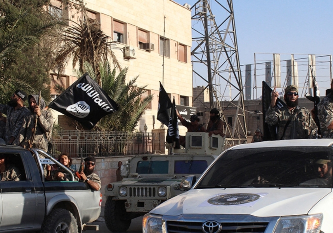 مسلحون من "داعش" في مدينة الرقة السورية التي اتخذوها عاصمة لهم في 30 يونيو 2014 